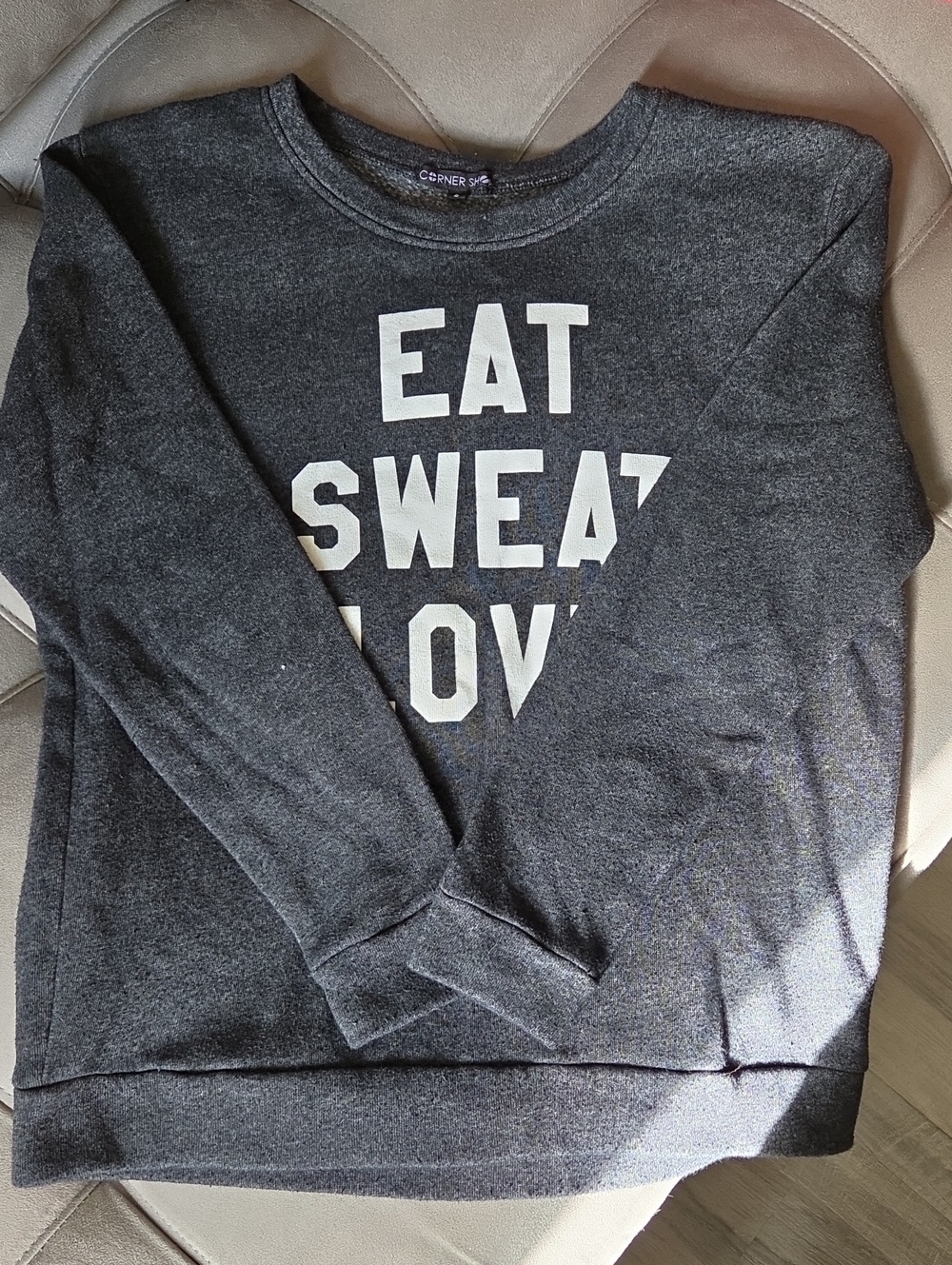 Casual Shop Women's Graphic Sweatshirt. Size Small.